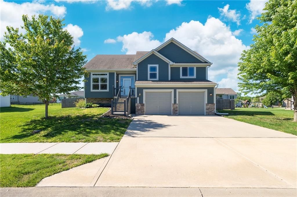 817 W Rader Street — photo 2