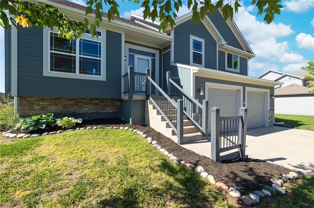 817 W Rader Street — photo 3