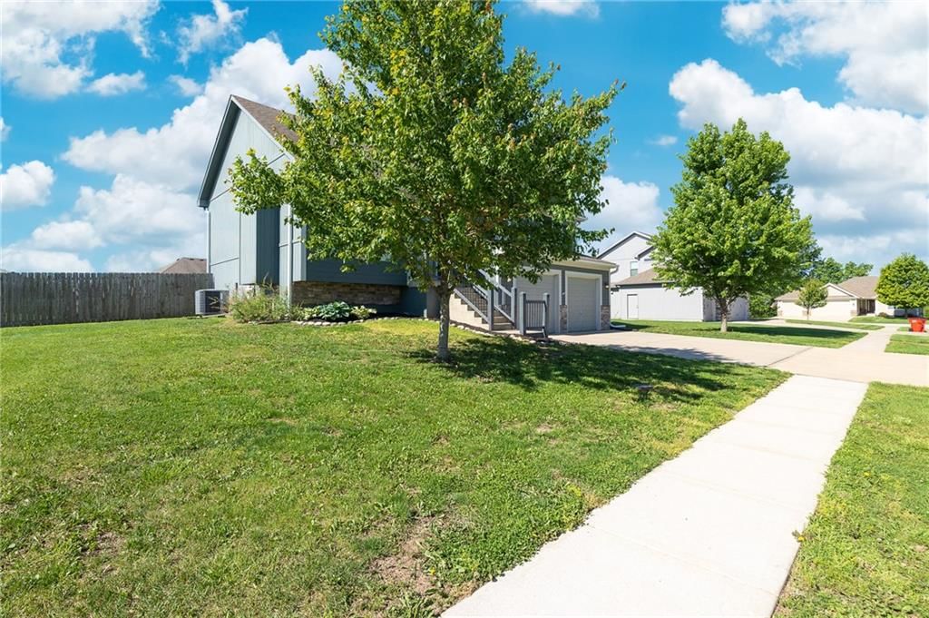 817 W Rader Street — photo 9