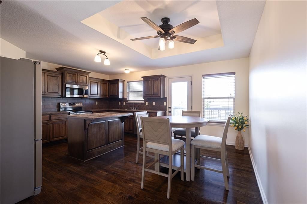 817 W Rader Street — photo 18
