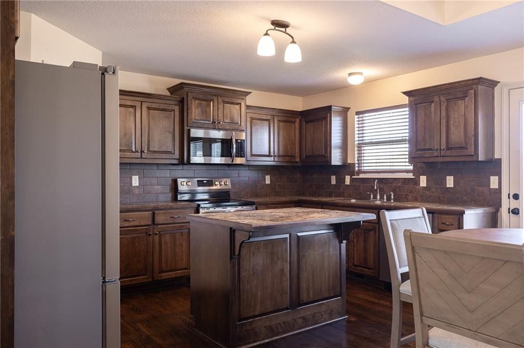 817 W Rader Street — photo 19
