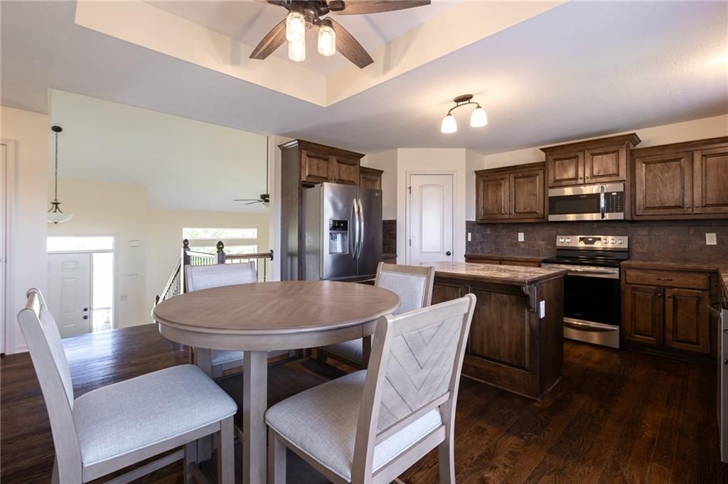 817 W Rader Street — photo 21