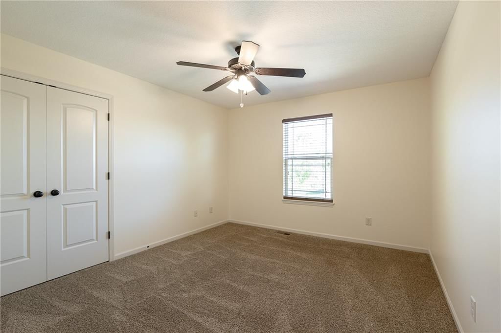 817 W Rader Street — photo 24
