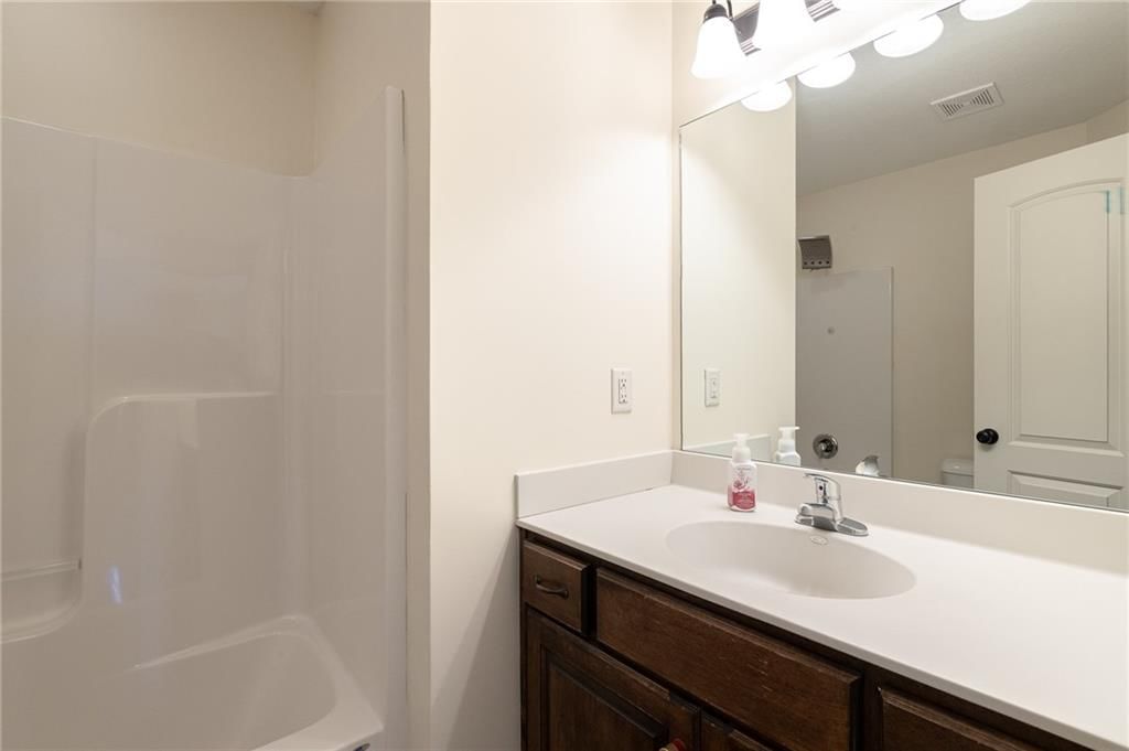817 W Rader Street — photo 26