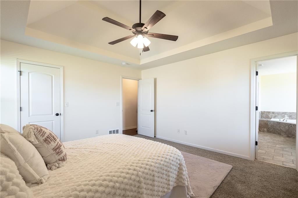 817 W Rader Street — photo 32