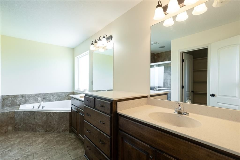 817 W Rader Street — photo 34