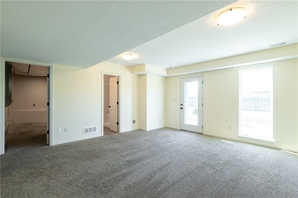 817 W Rader Street — photo 37
