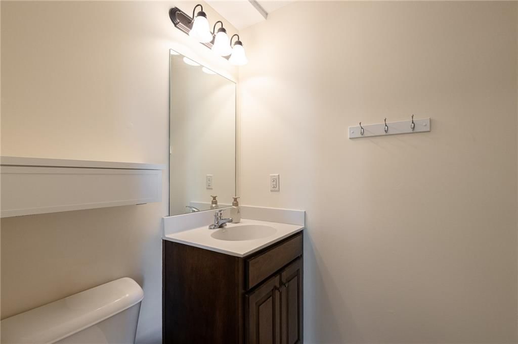 817 W Rader Street — photo 39