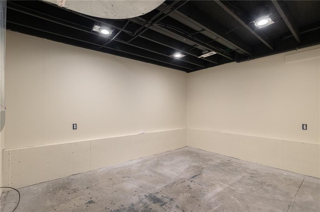 817 W Rader Street — photo 40