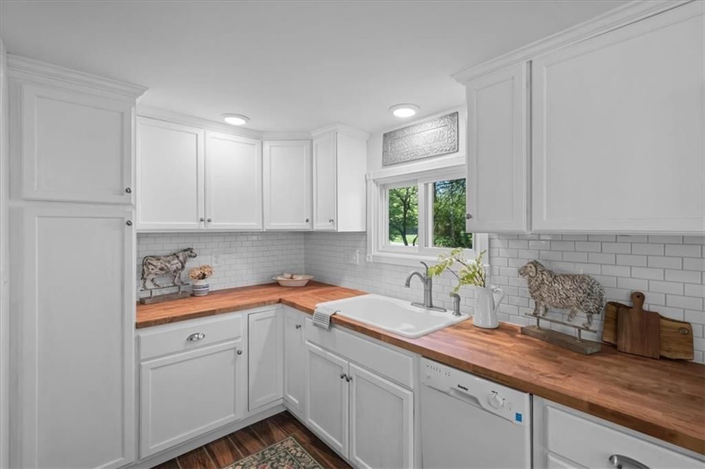 9101 Holmes Road — photo 10