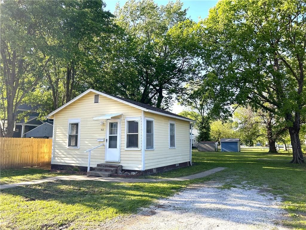 403 E Ashland Street, Nevada, MO