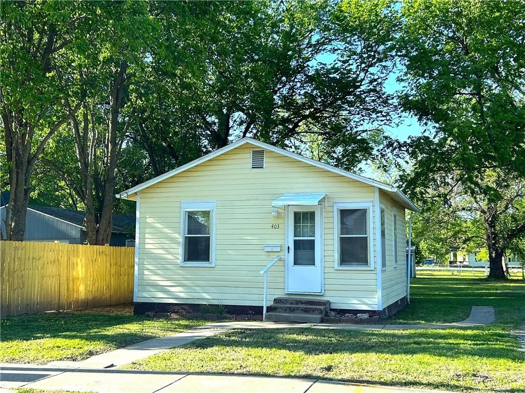 403 E Ashland Street — photo 2