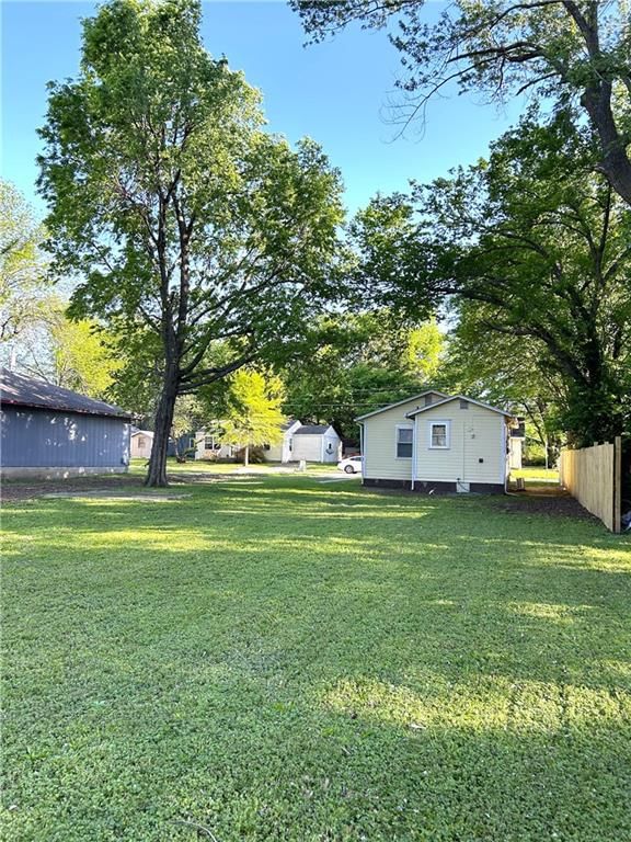 403 E Ashland Street — photo 3