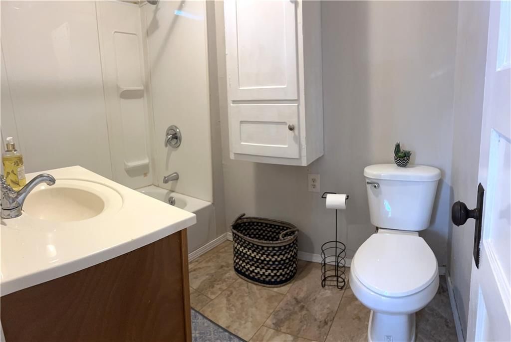 403 E Ashland Street — photo 10