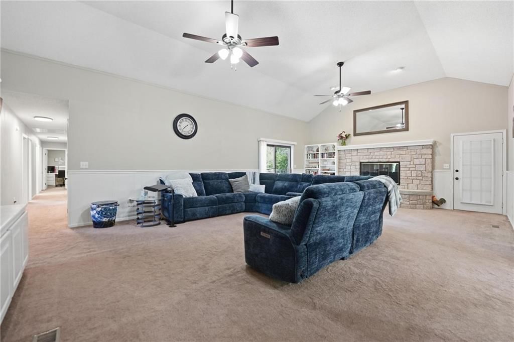715 Dickinson Road — photo 17
