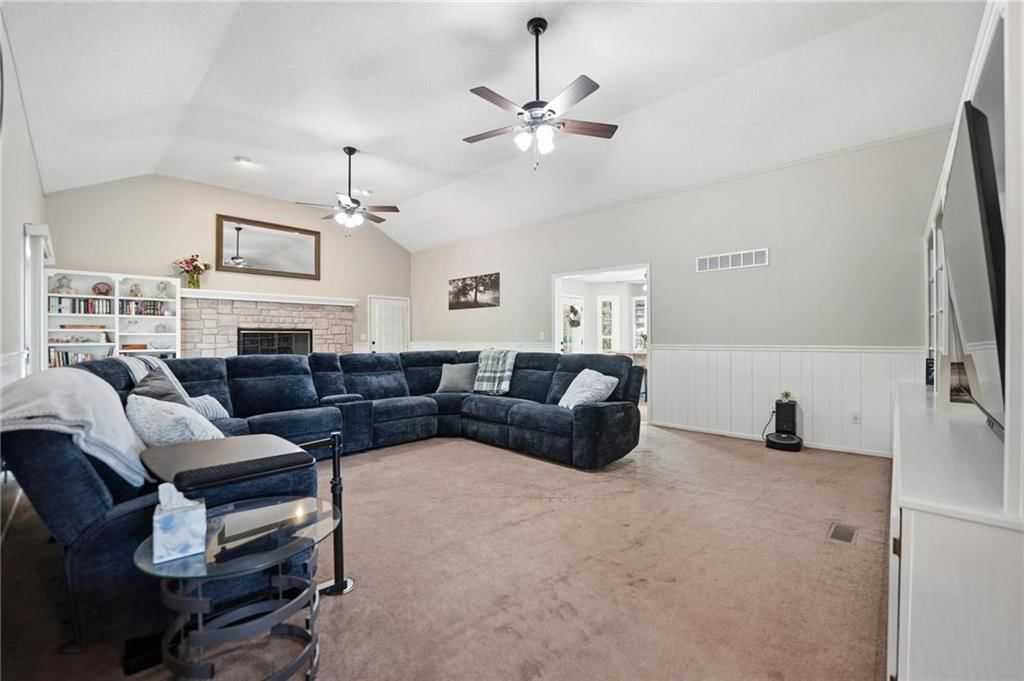 715 Dickinson Road — photo 18