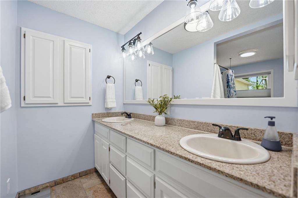 715 Dickinson Road — photo 27