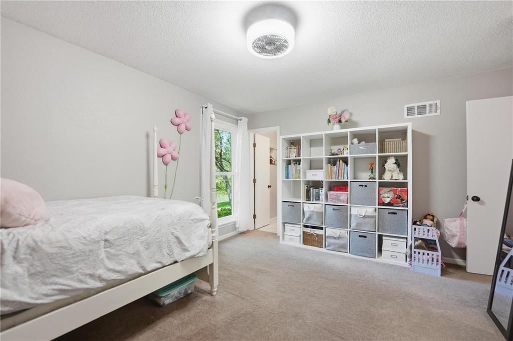715 Dickinson Road — photo 30