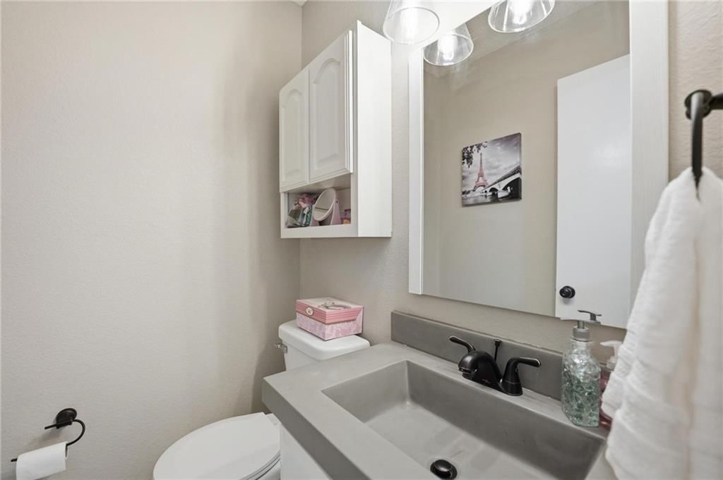 715 Dickinson Road — photo 31