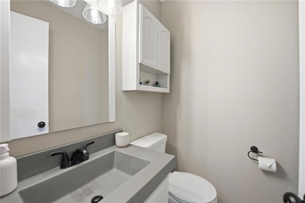 715 Dickinson Road — photo 35