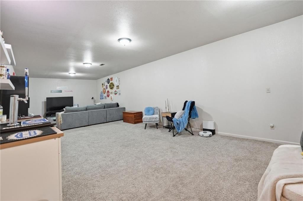715 Dickinson Road — photo 40