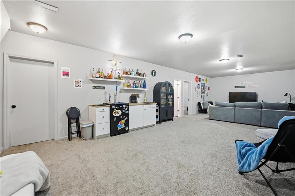 715 Dickinson Road — photo 41