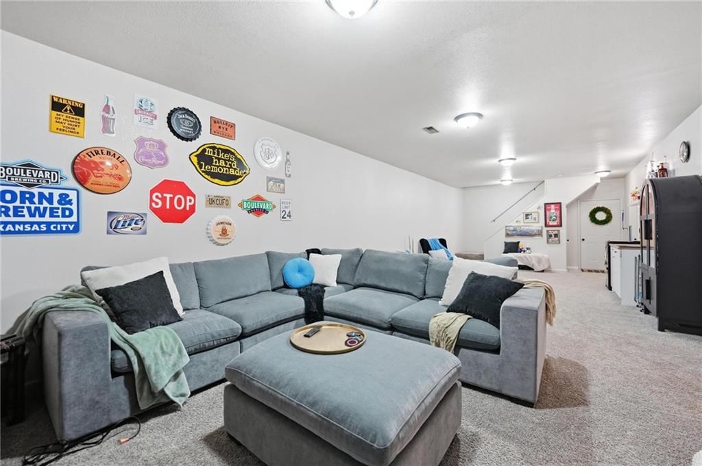 715 Dickinson Road — photo 47