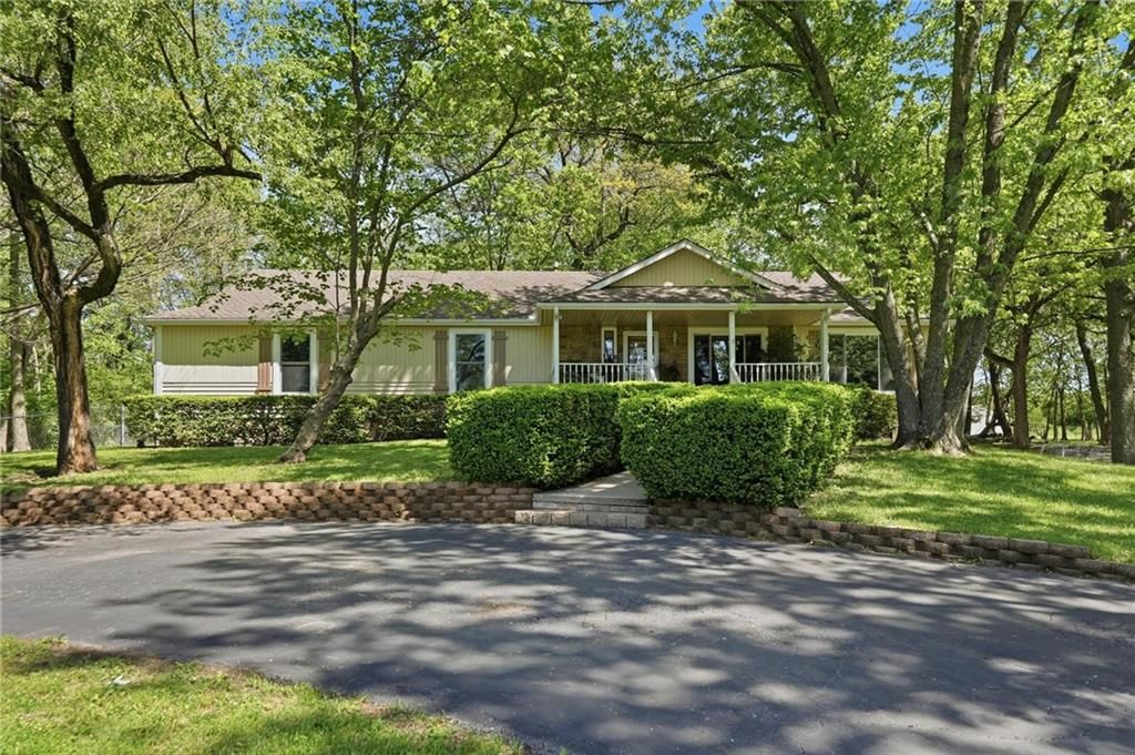 715 Dickinson Road — photo 60