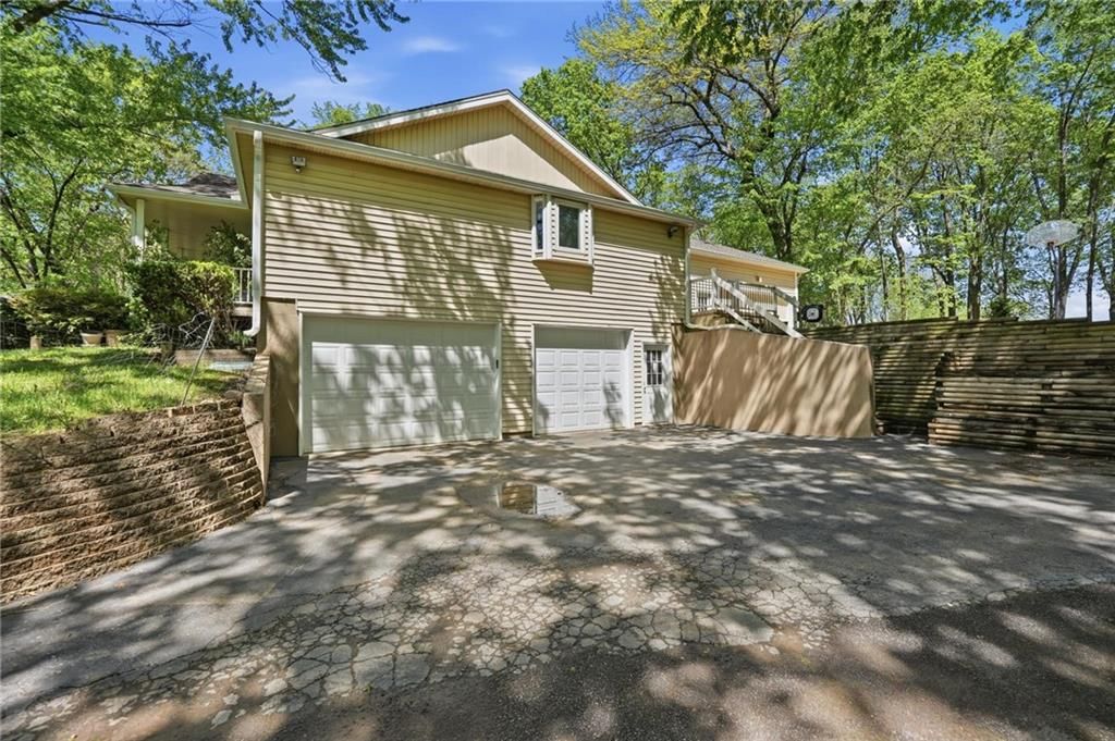715 Dickinson Road — photo 61