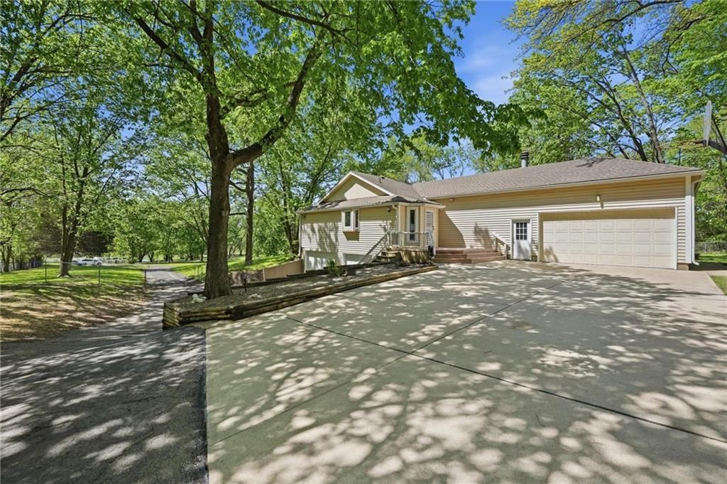 715 Dickinson Road — photo 63