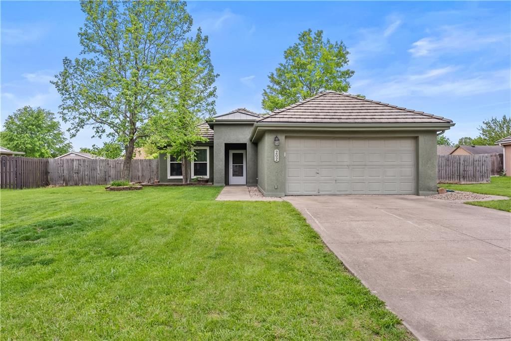 202 E Kirby Road, Grain Valley, MO