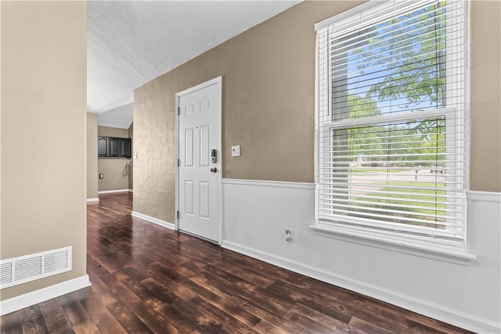 202 E Kirby Road — photo 4