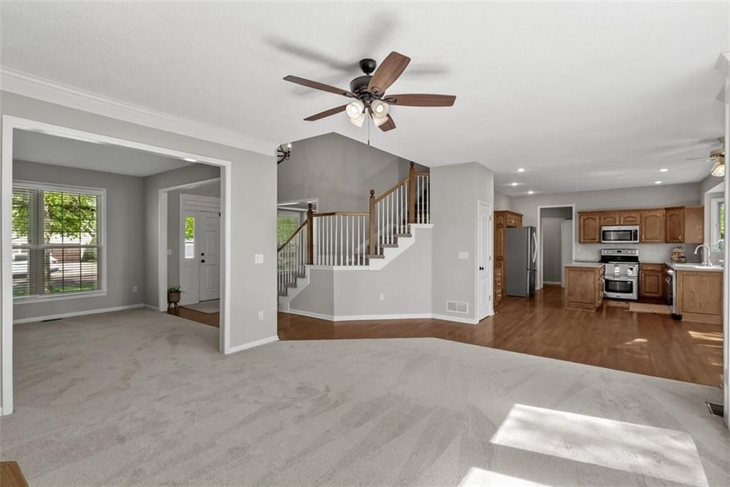 15216 Woodson Street — photo 7