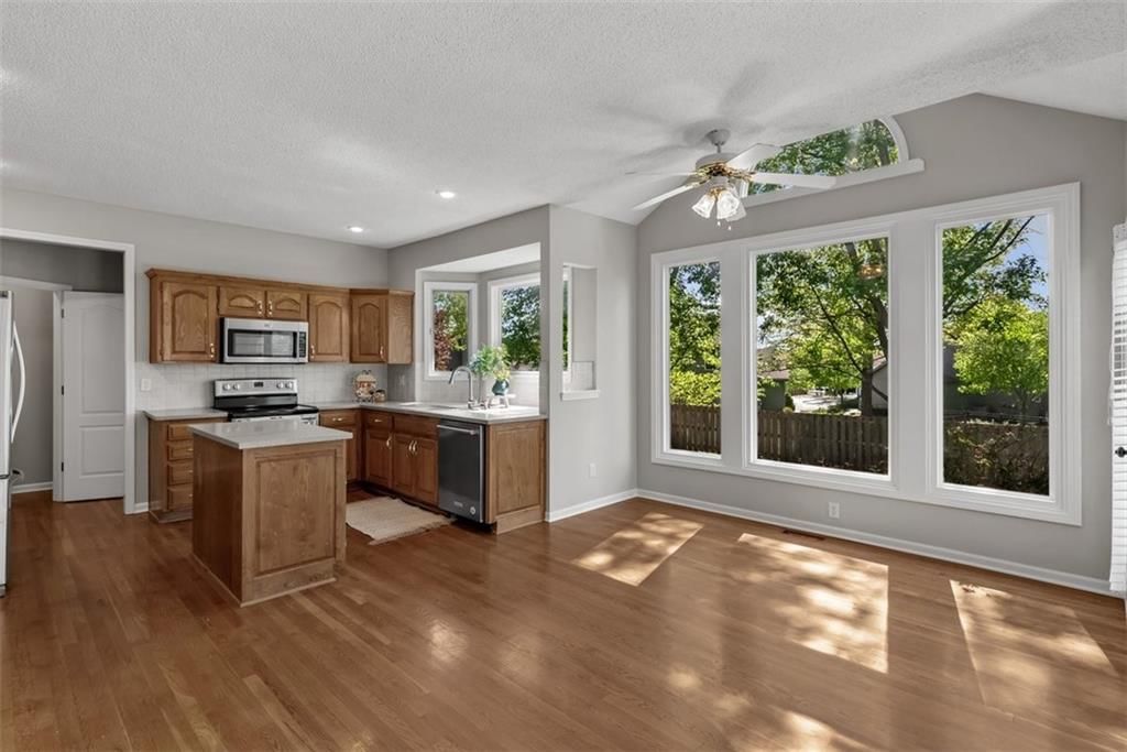 15216 Woodson Street — photo 12