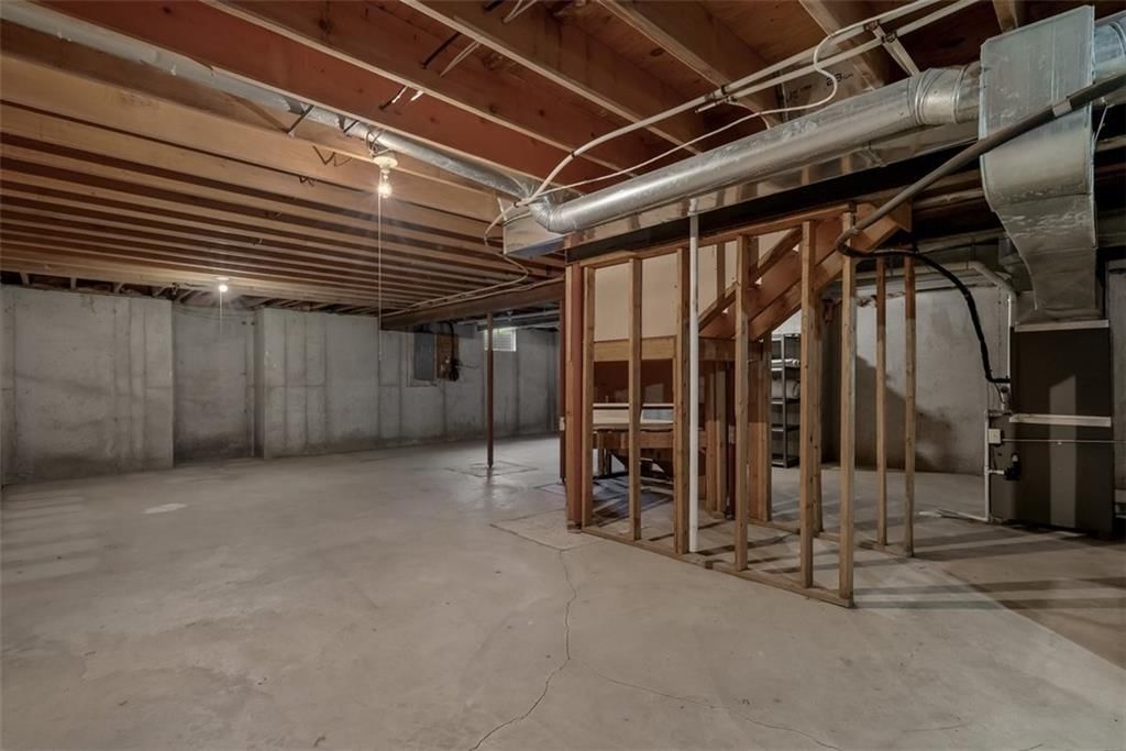 15216 Woodson Street — photo 32
