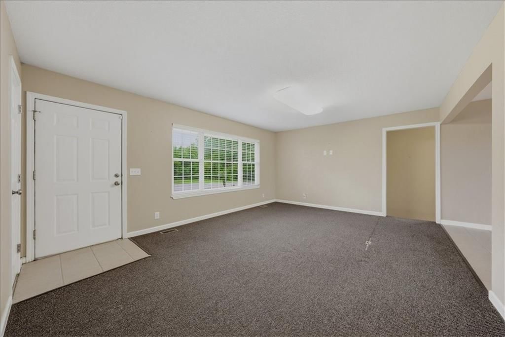 2450 Lowenstein Drive — photo 4