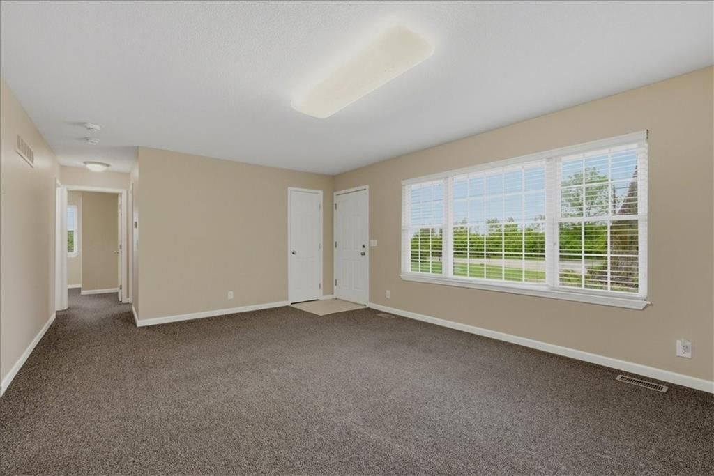 2450 Lowenstein Drive — photo 5