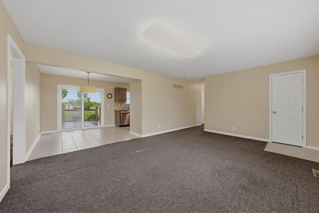2450 Lowenstein Drive — photo 6