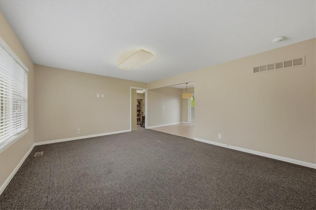 2450 Lowenstein Drive — photo 7