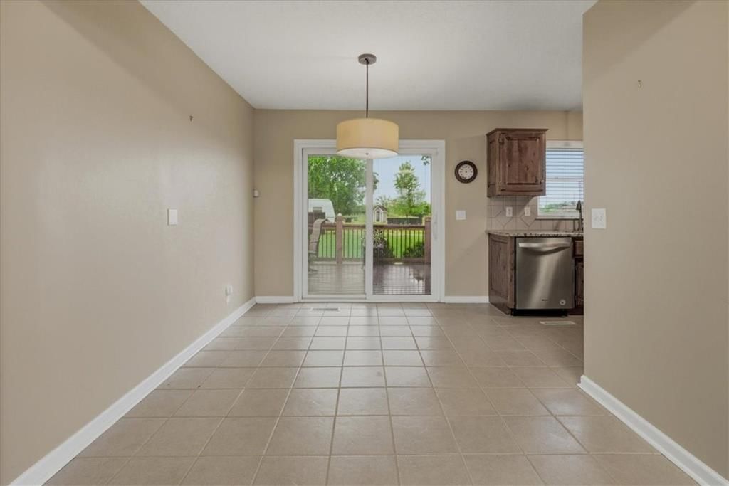 2450 Lowenstein Drive — photo 8