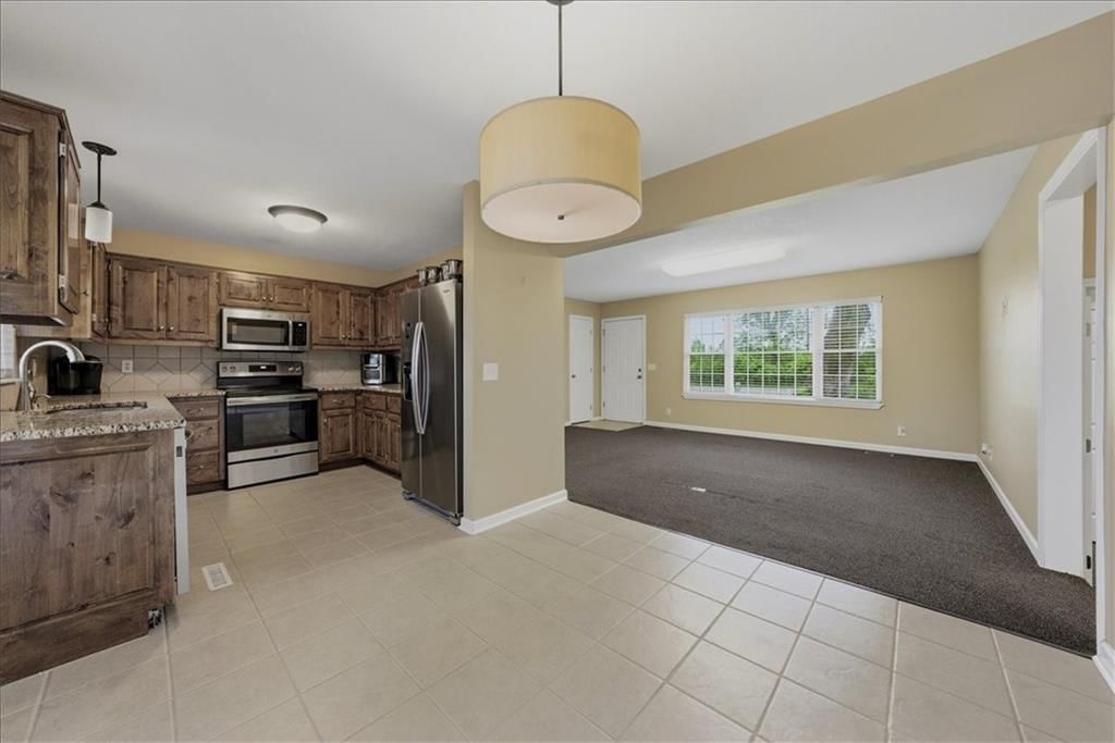 2450 Lowenstein Drive — photo 10