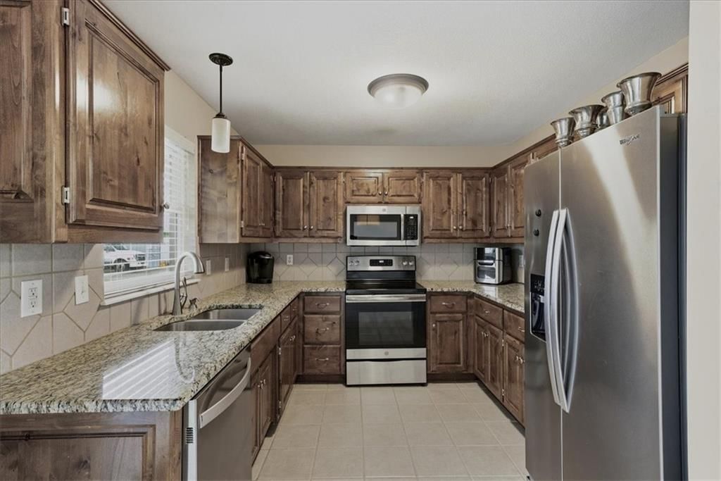 2450 Lowenstein Drive — photo 11