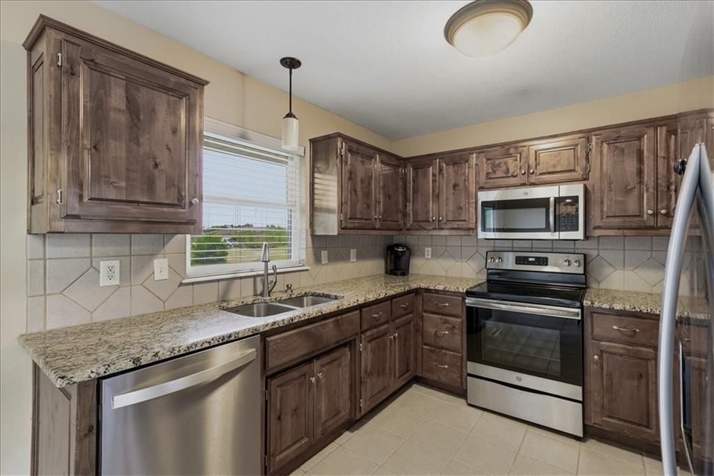 2450 Lowenstein Drive — photo 12