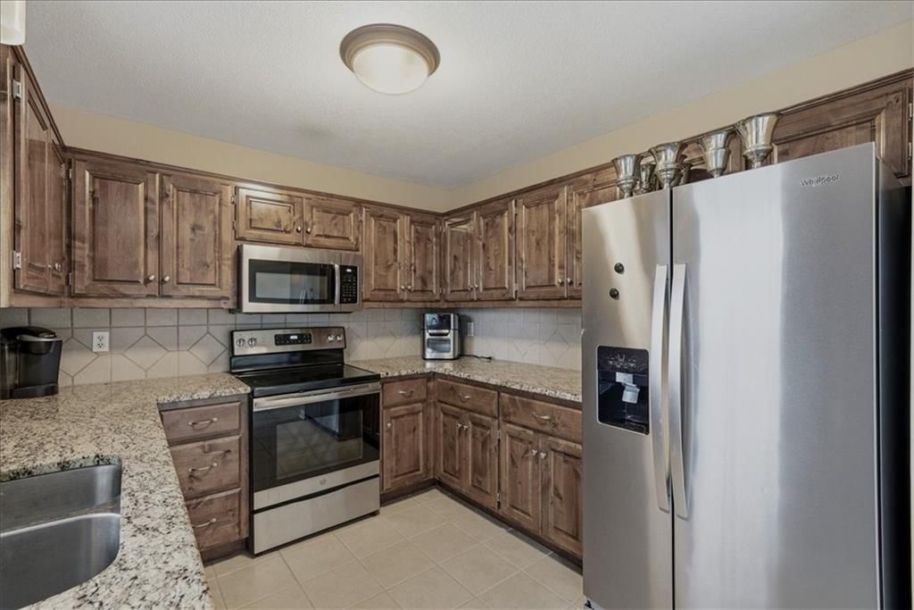 2450 Lowenstein Drive — photo 13