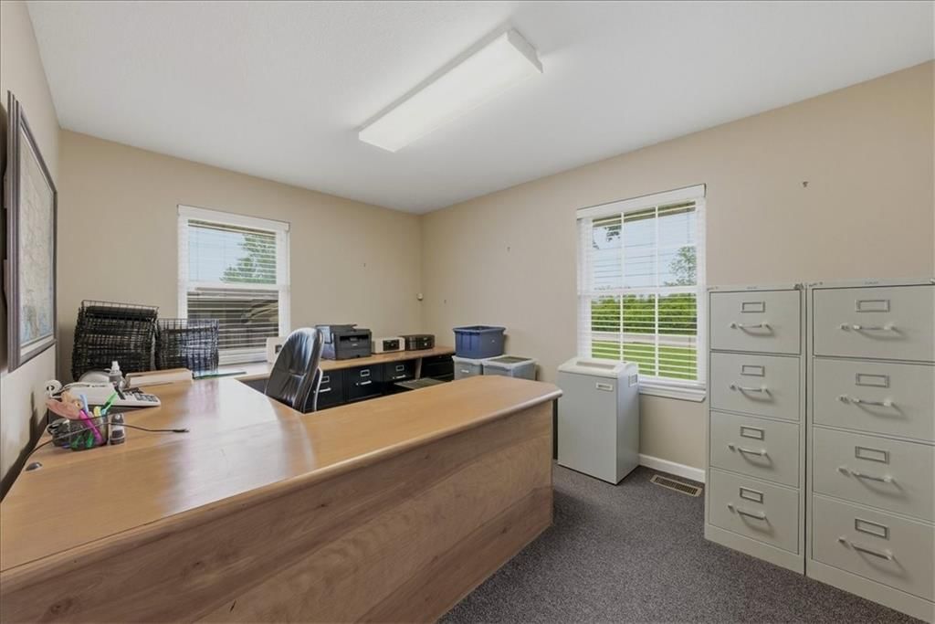 2450 Lowenstein Drive — photo 19