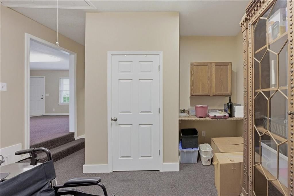 2450 Lowenstein Drive — photo 21
