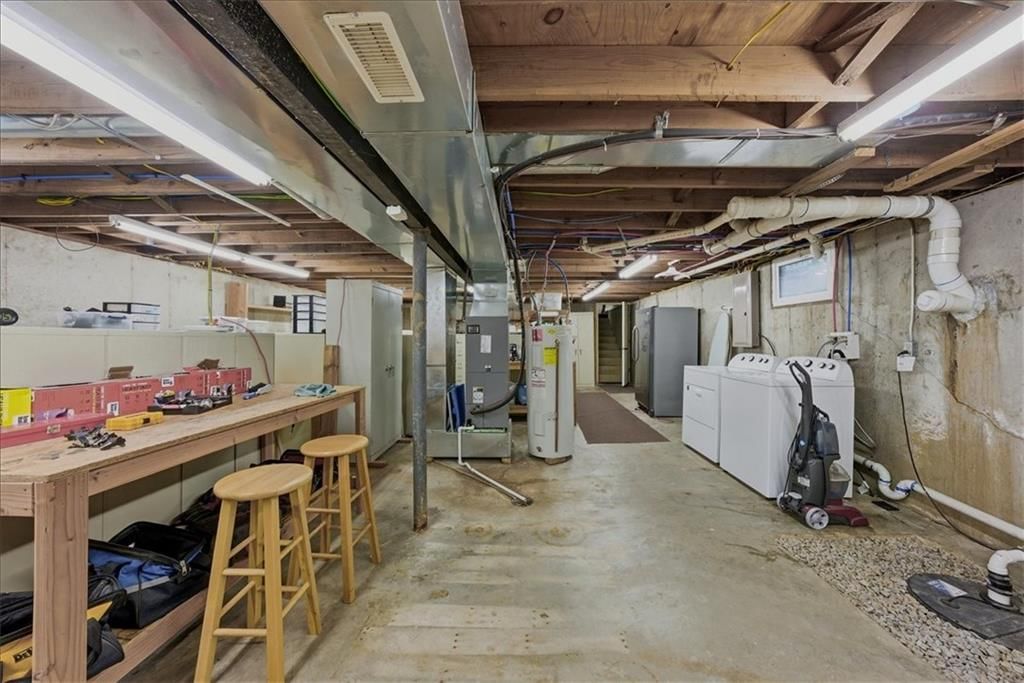 2450 Lowenstein Drive — photo 23