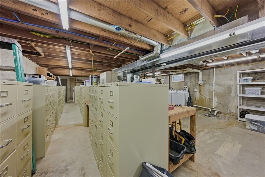 2450 Lowenstein Drive — photo 24