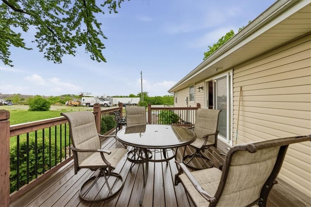 2450 Lowenstein Drive — photo 27