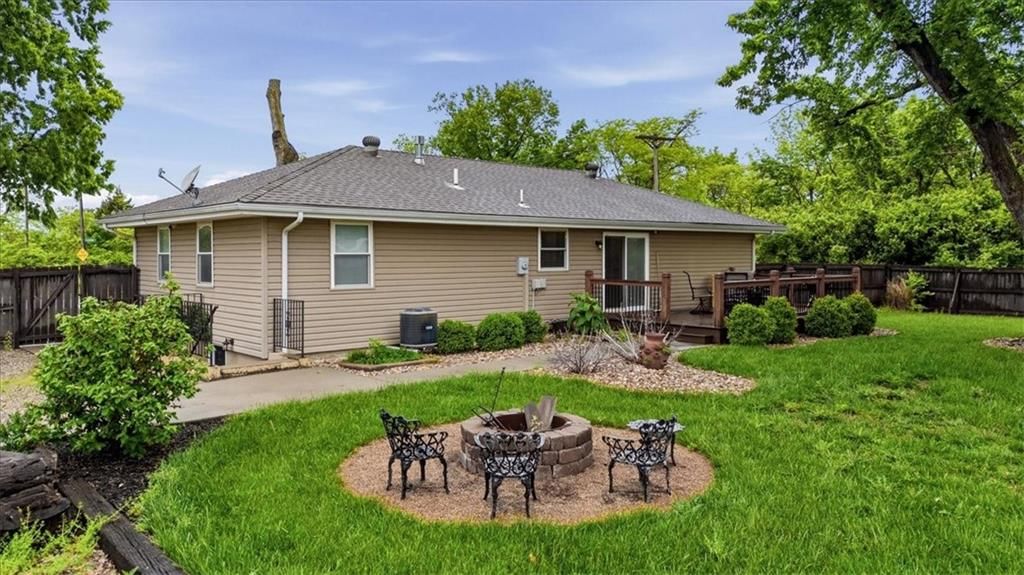 2450 Lowenstein Drive — photo 28